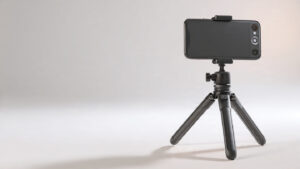 360° rotating smartphone tripod stand for photography and live streaming